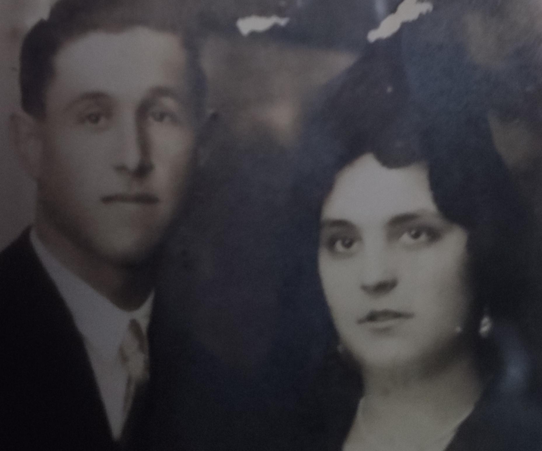 Ampliación de la única foto que queda de mi abuelo, junto a mi abuela el día de su boda: 2 de febrero de 1928.